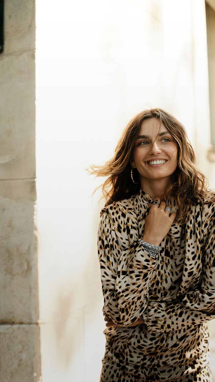 Andreea wearing the new trench and printted dress