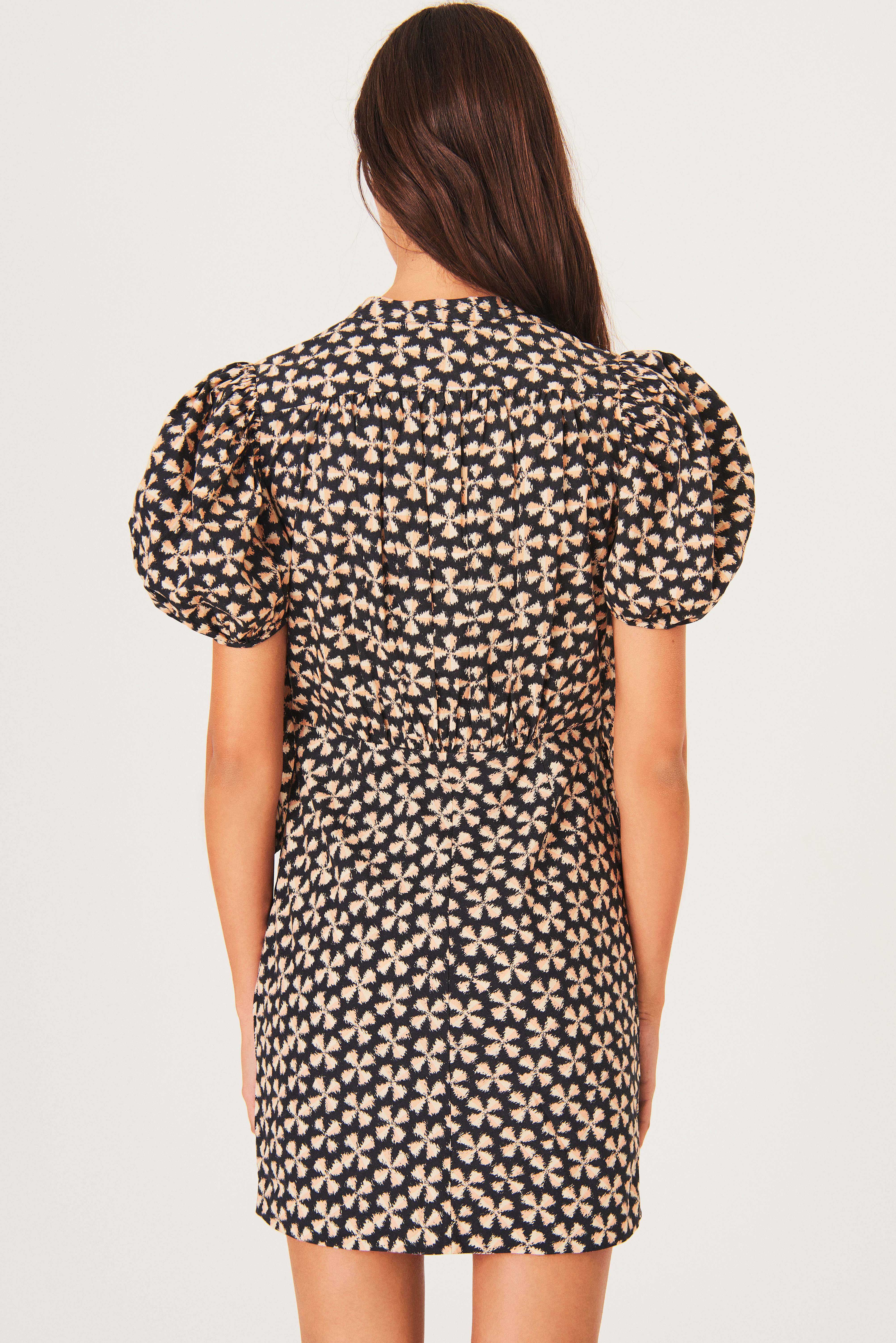 DRESS COME