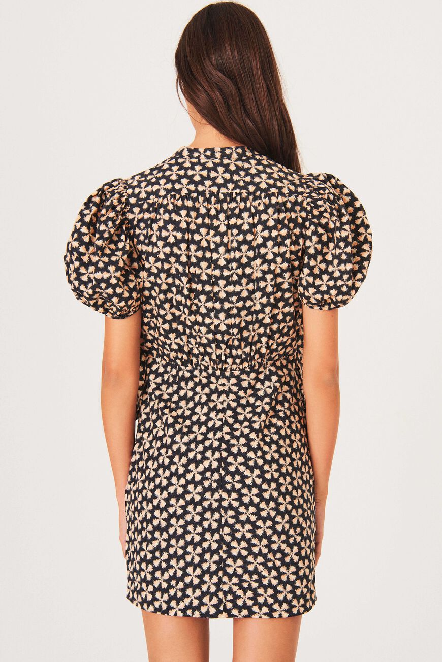 DRESS COME