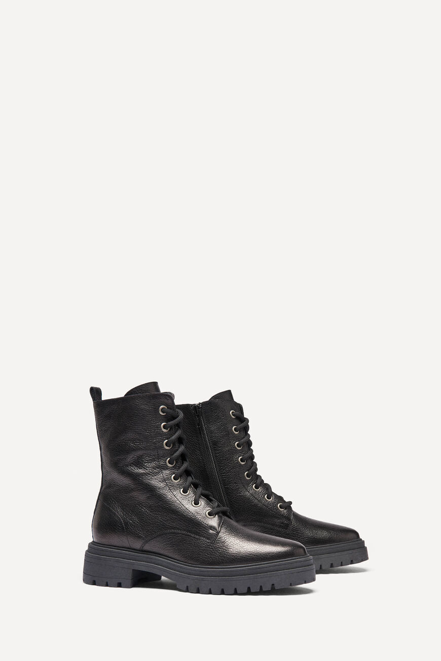 BOOTS COMY