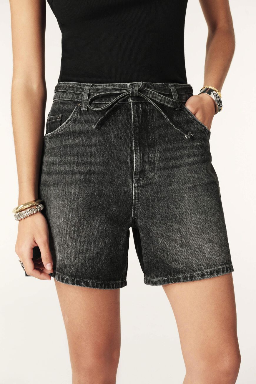 shorts MACHA