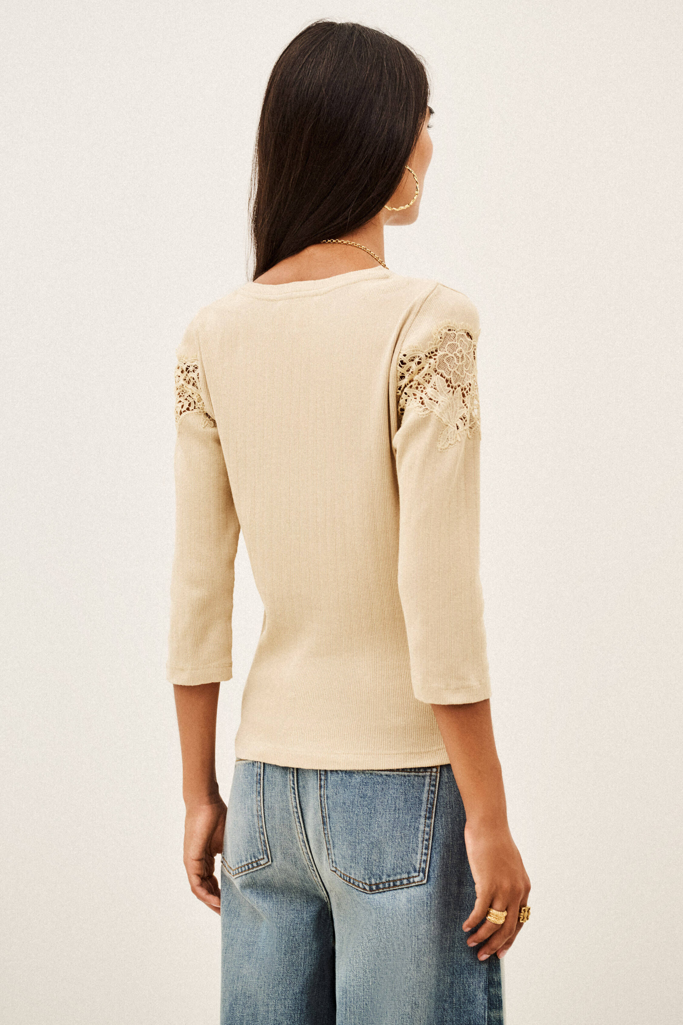 T-SHIRT BESS