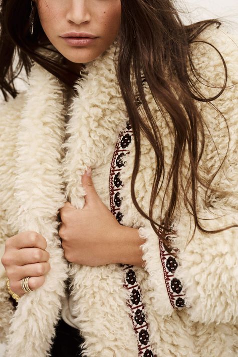 coat CAIS