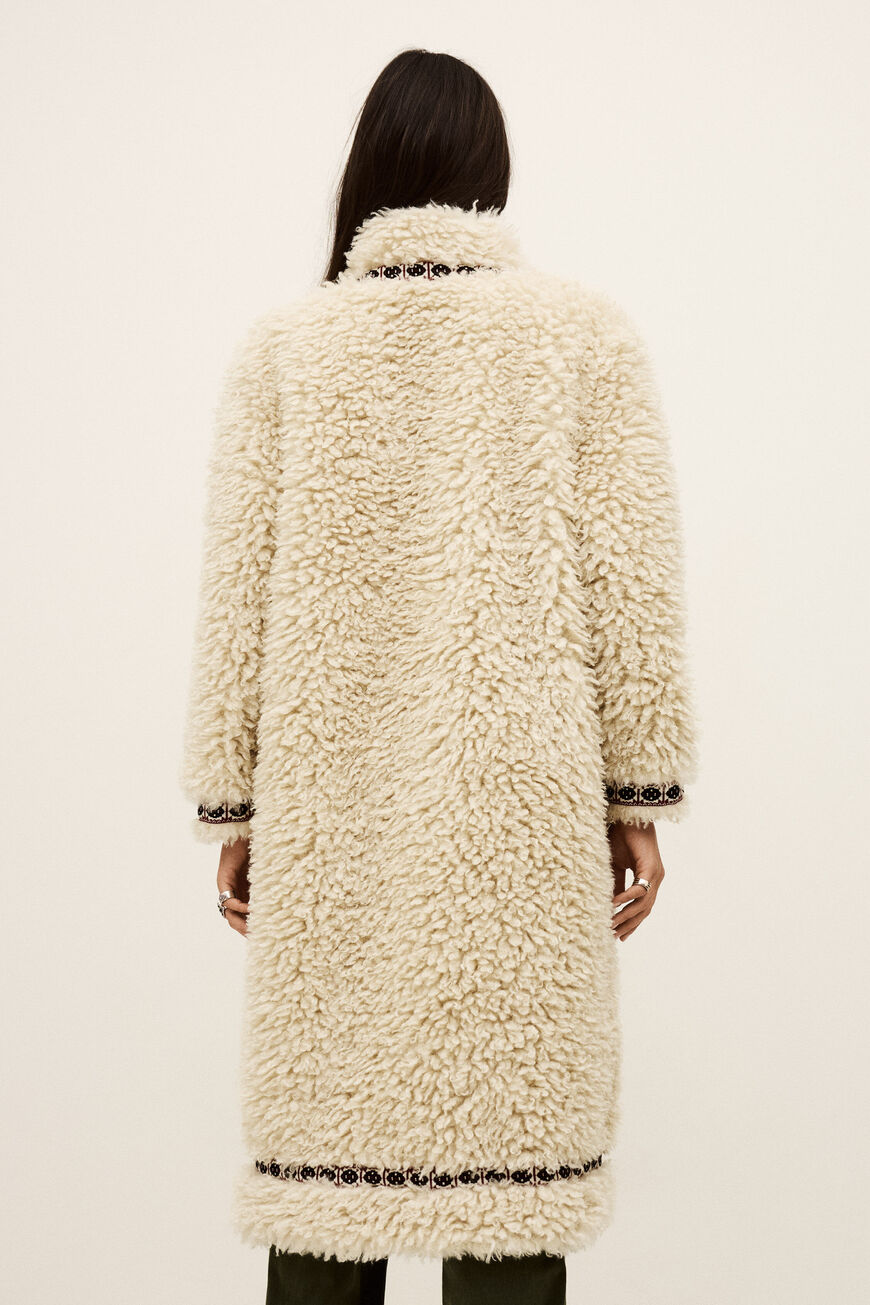 coat CAIS