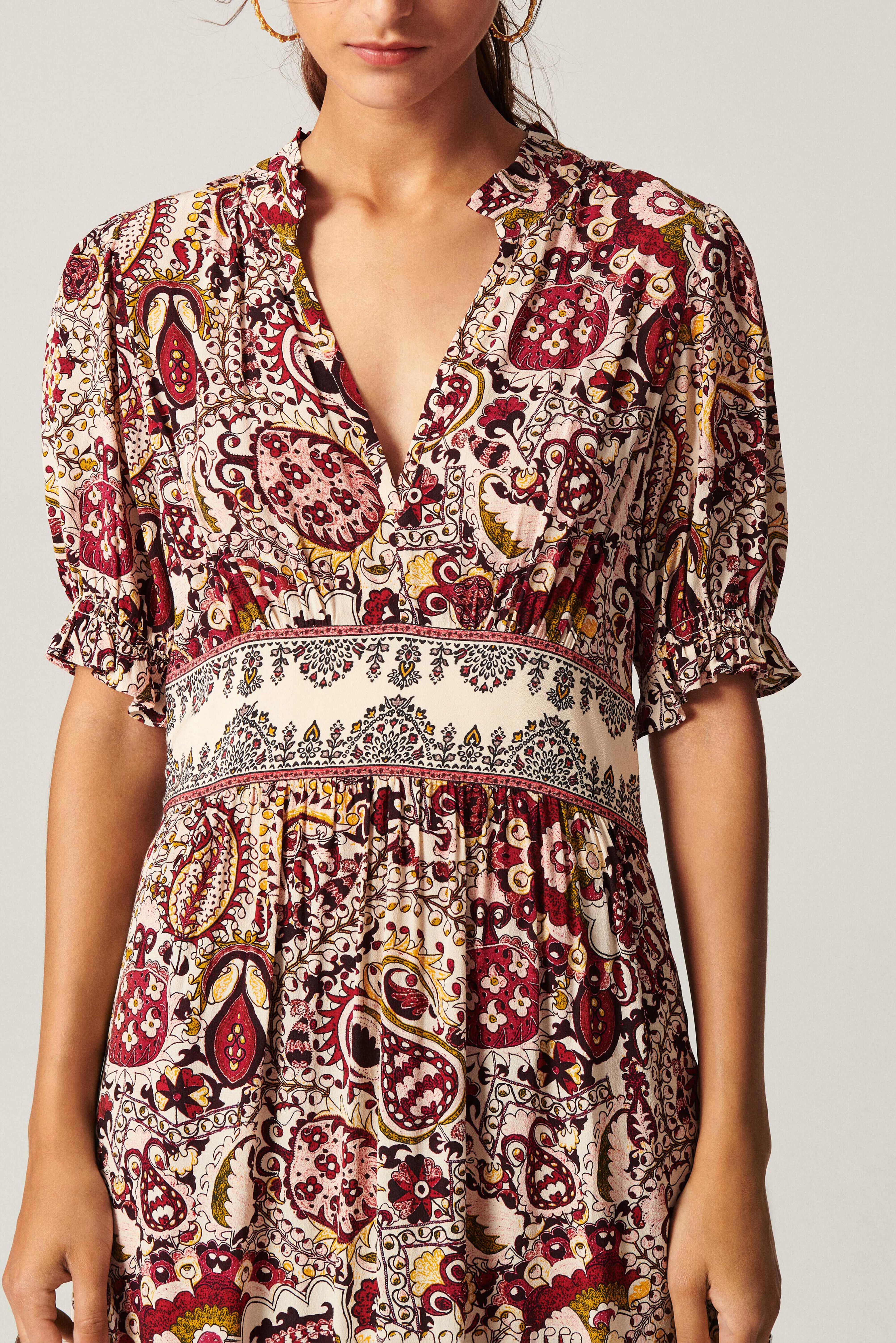 ROBE ZAEL