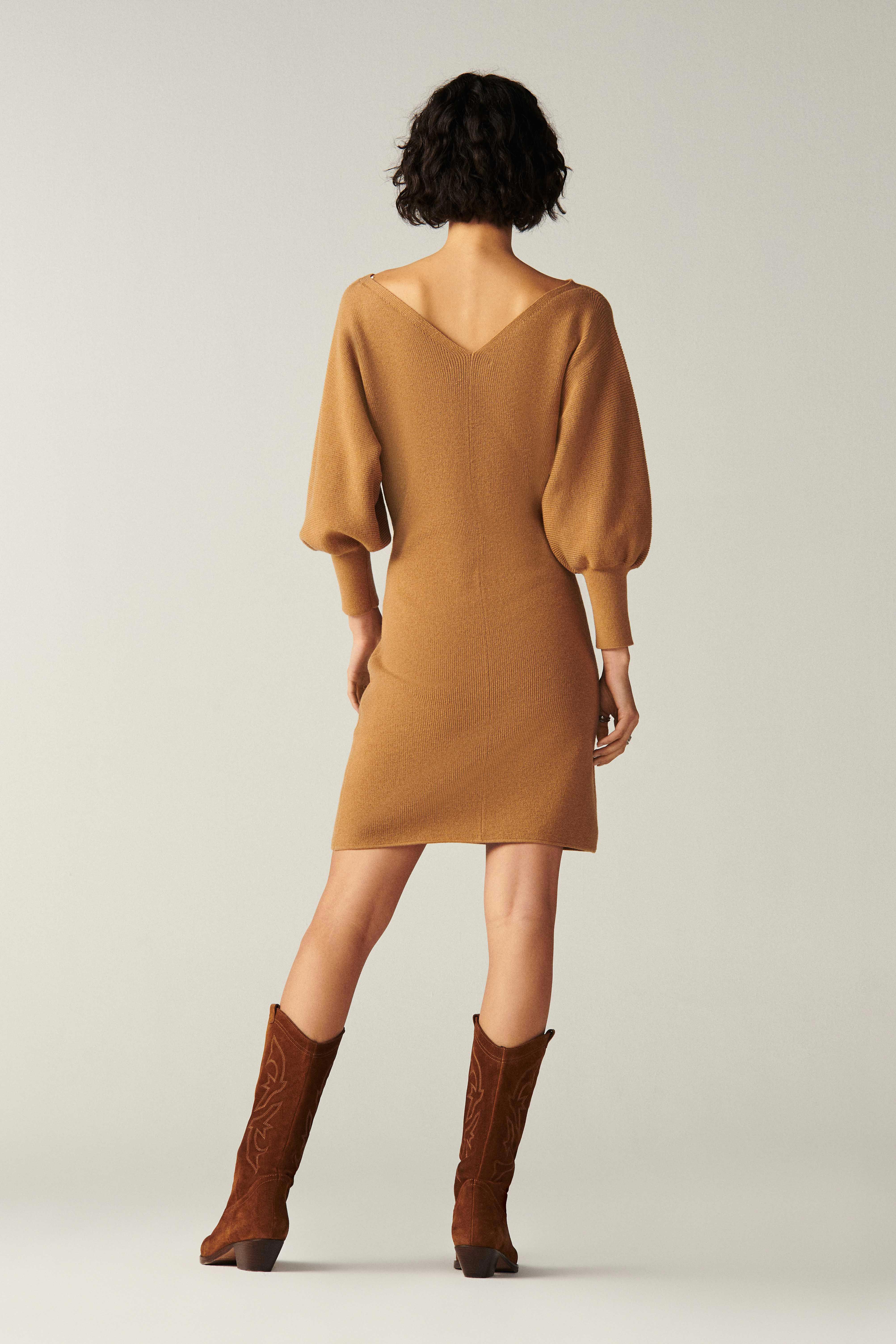 ROBE HAZIA