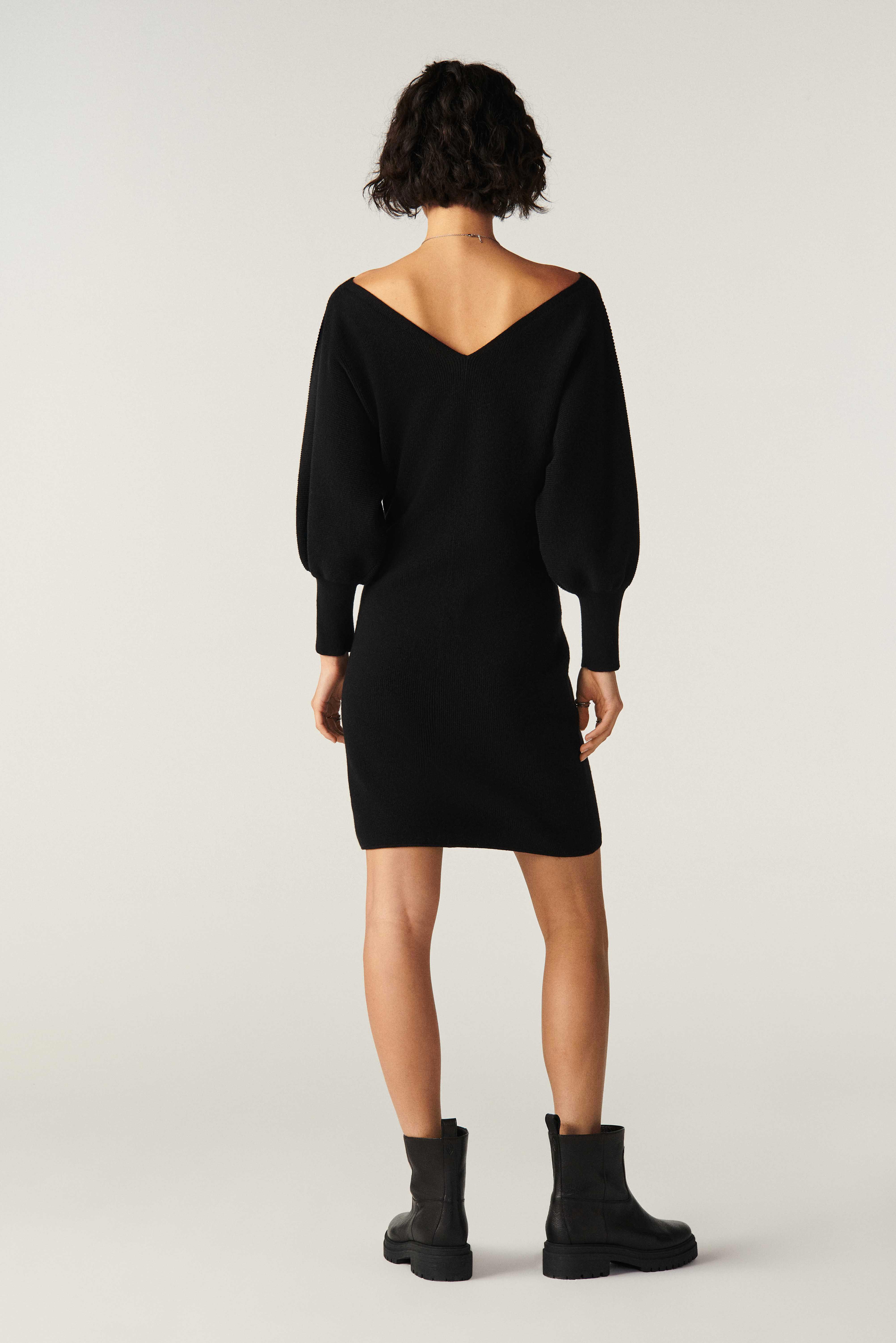 ROBE HAZIA