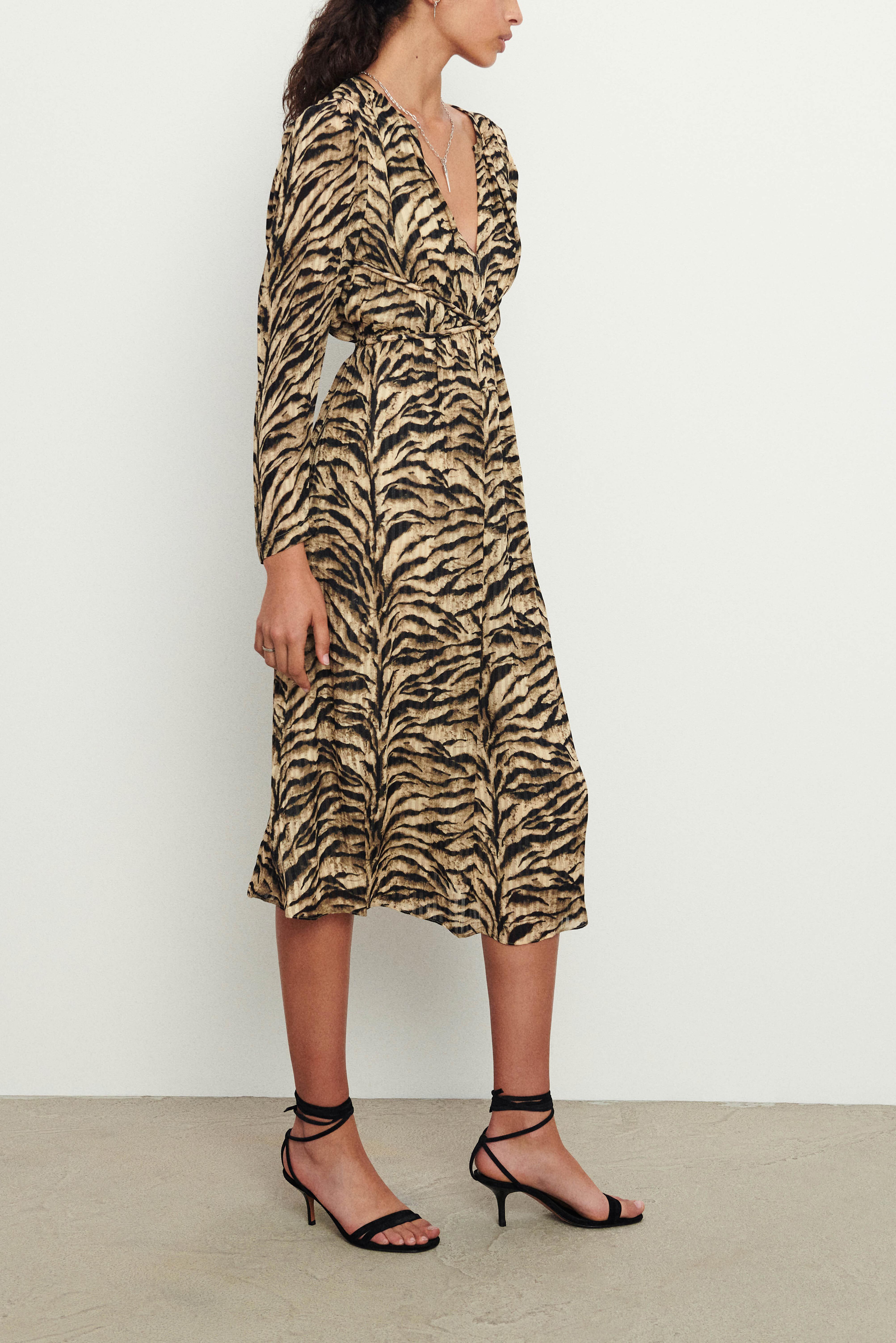 ROBE IMANY