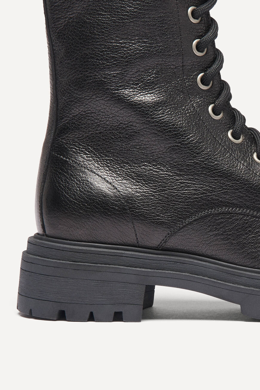 BOOTS COMY