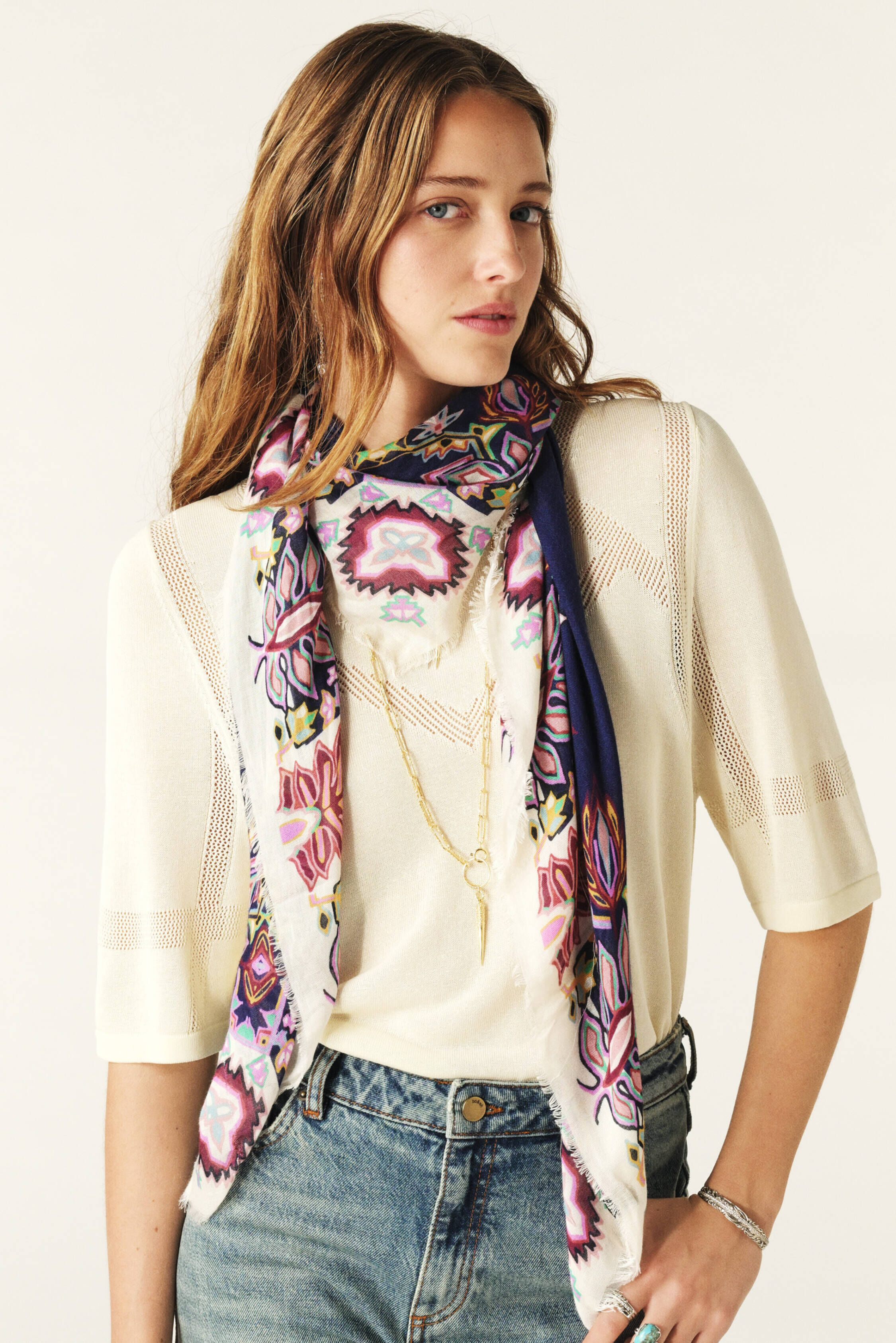 FADO scarf