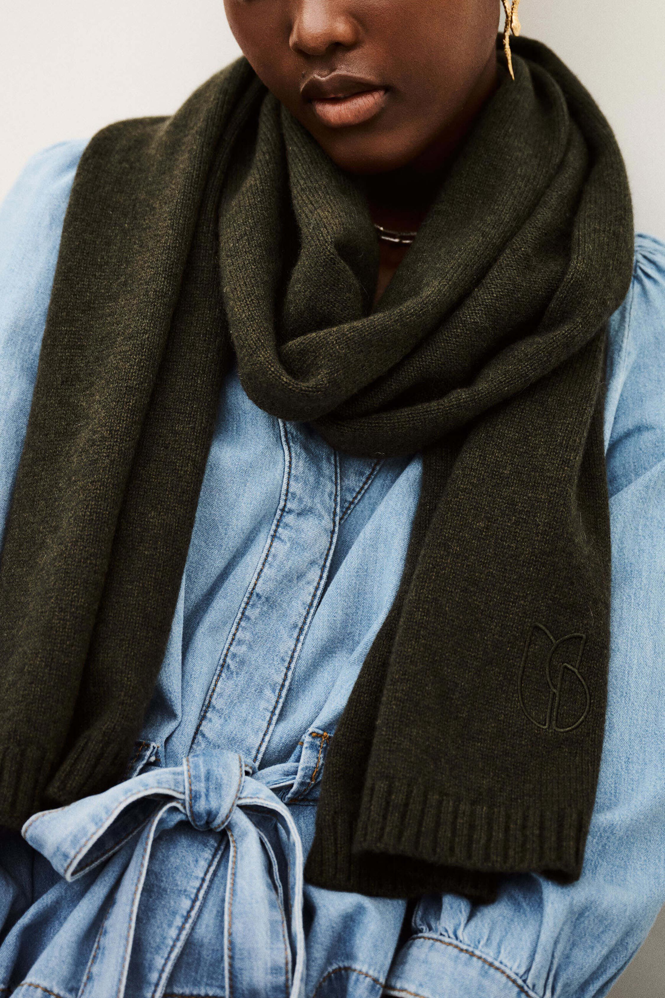 scarf COMIE