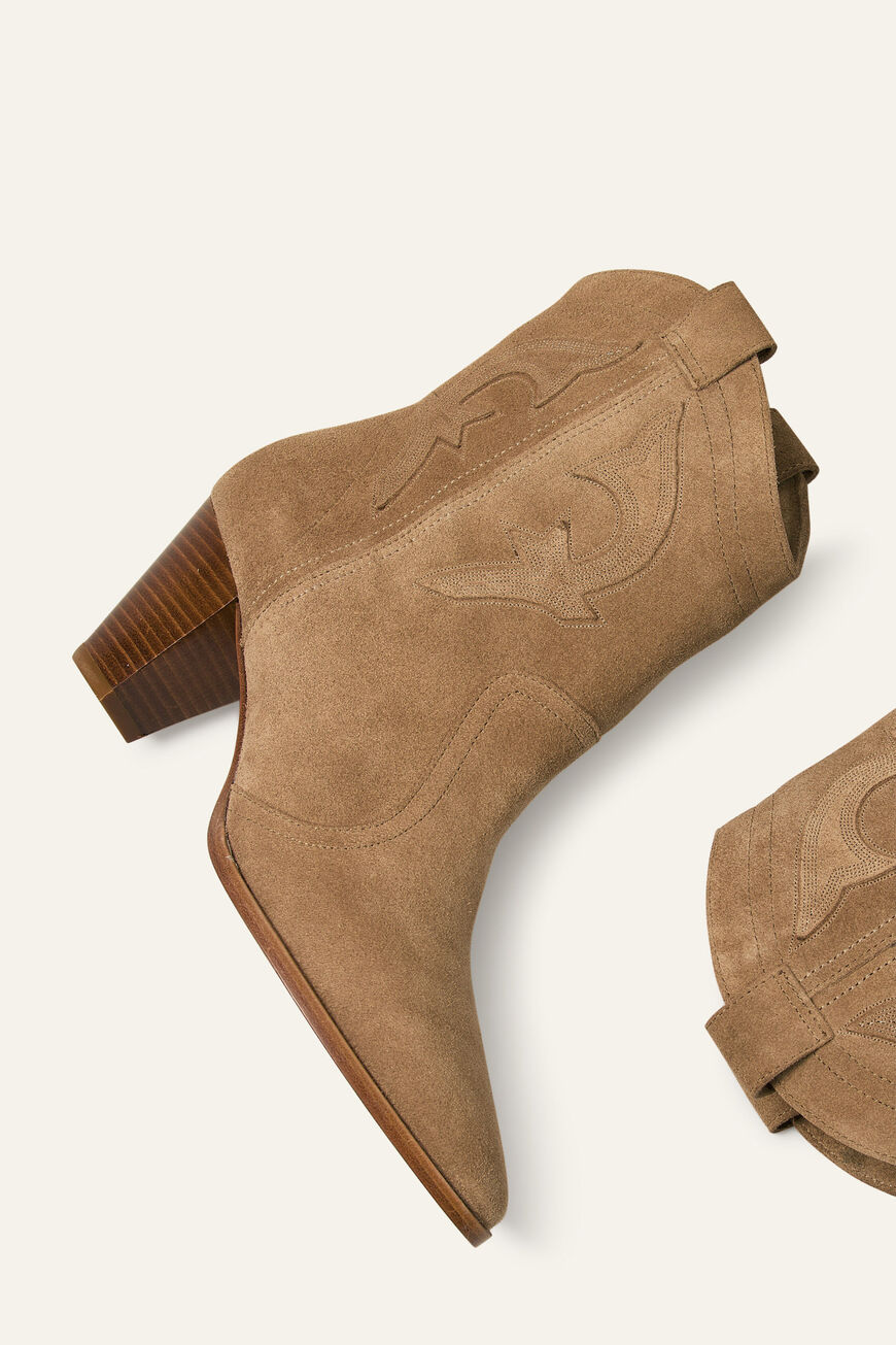 BOOTS NEW CASEY