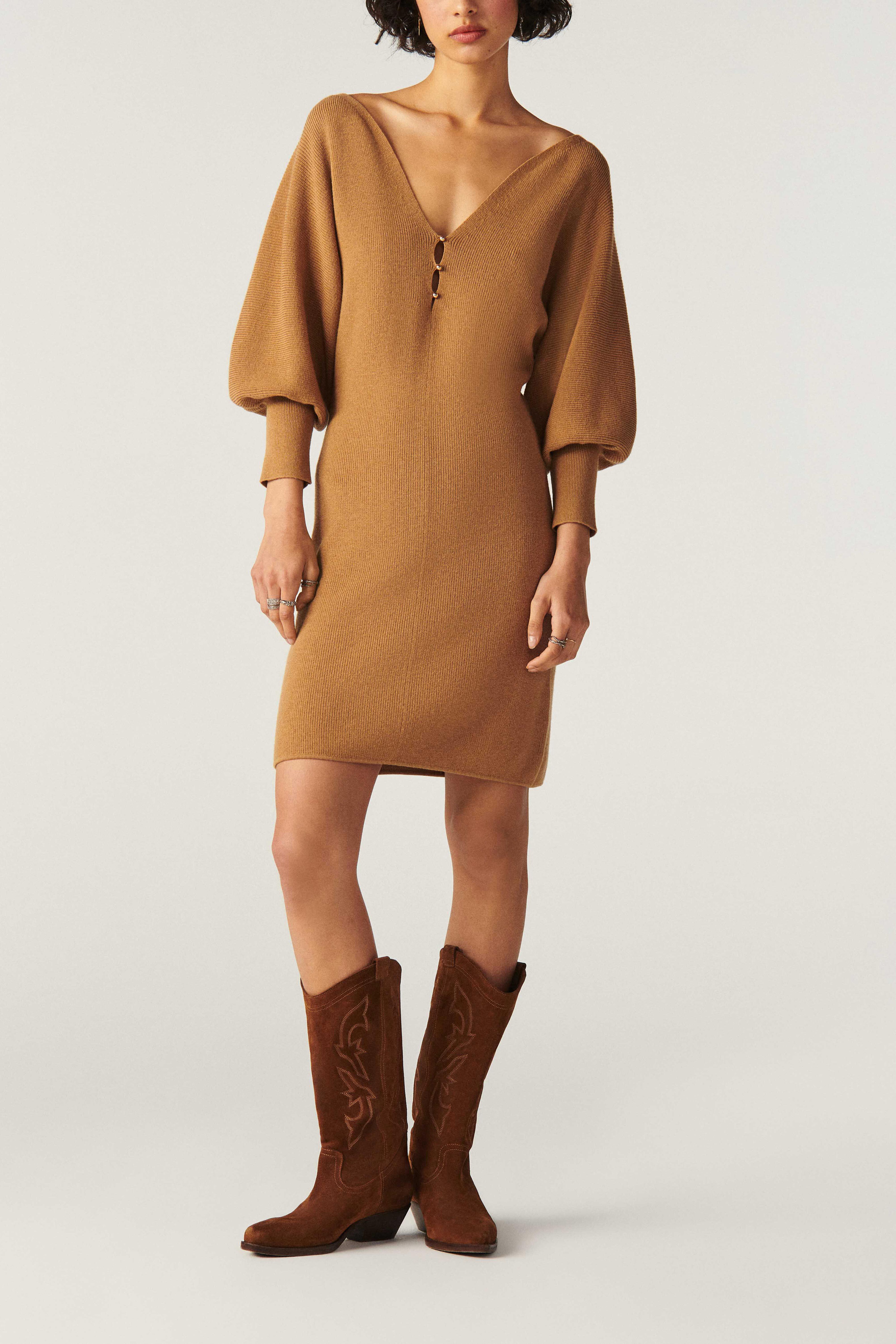 ROBE HAZIA