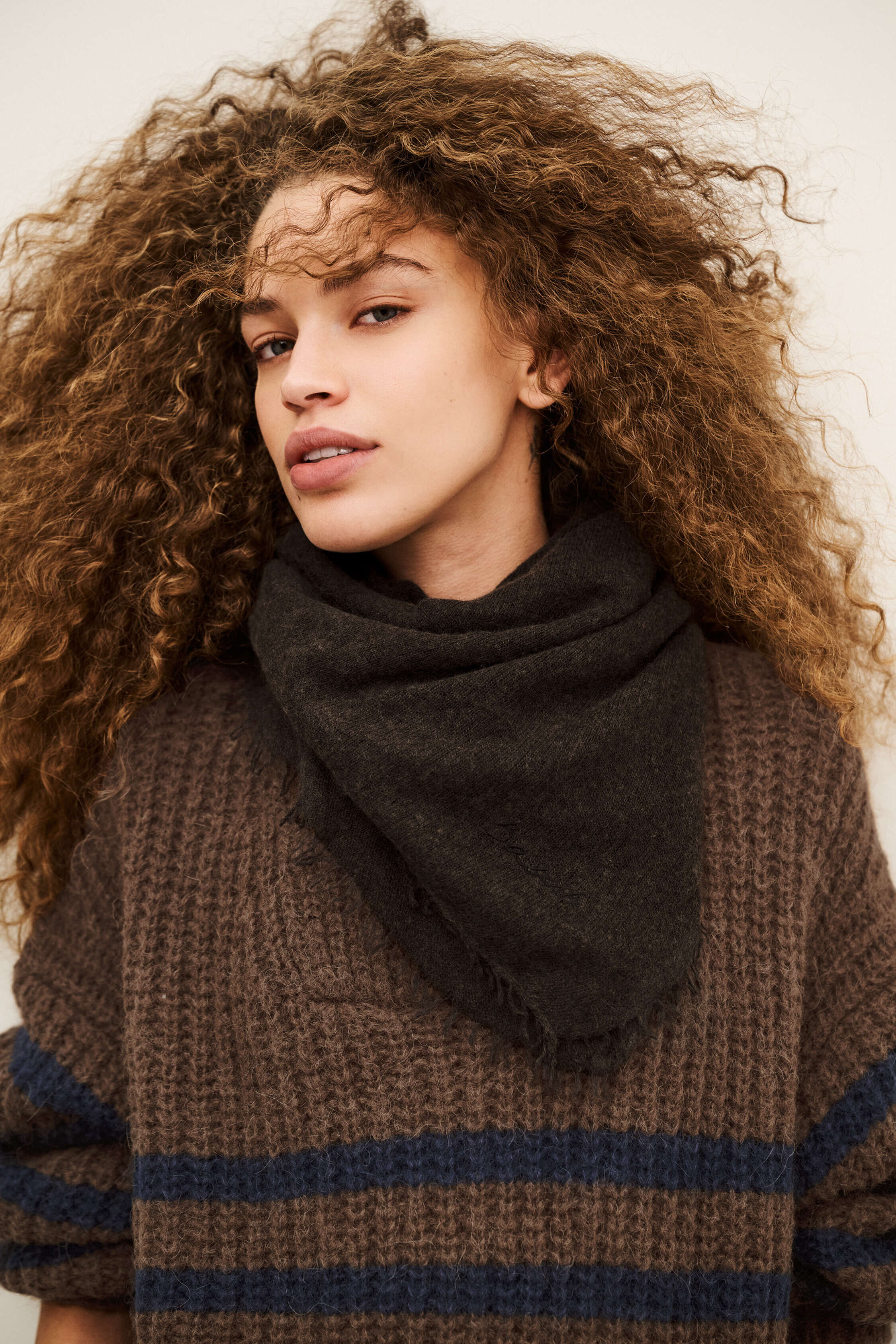SCARF SOLOMON