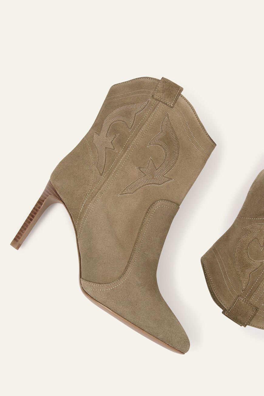 CAITLIN BOOTS