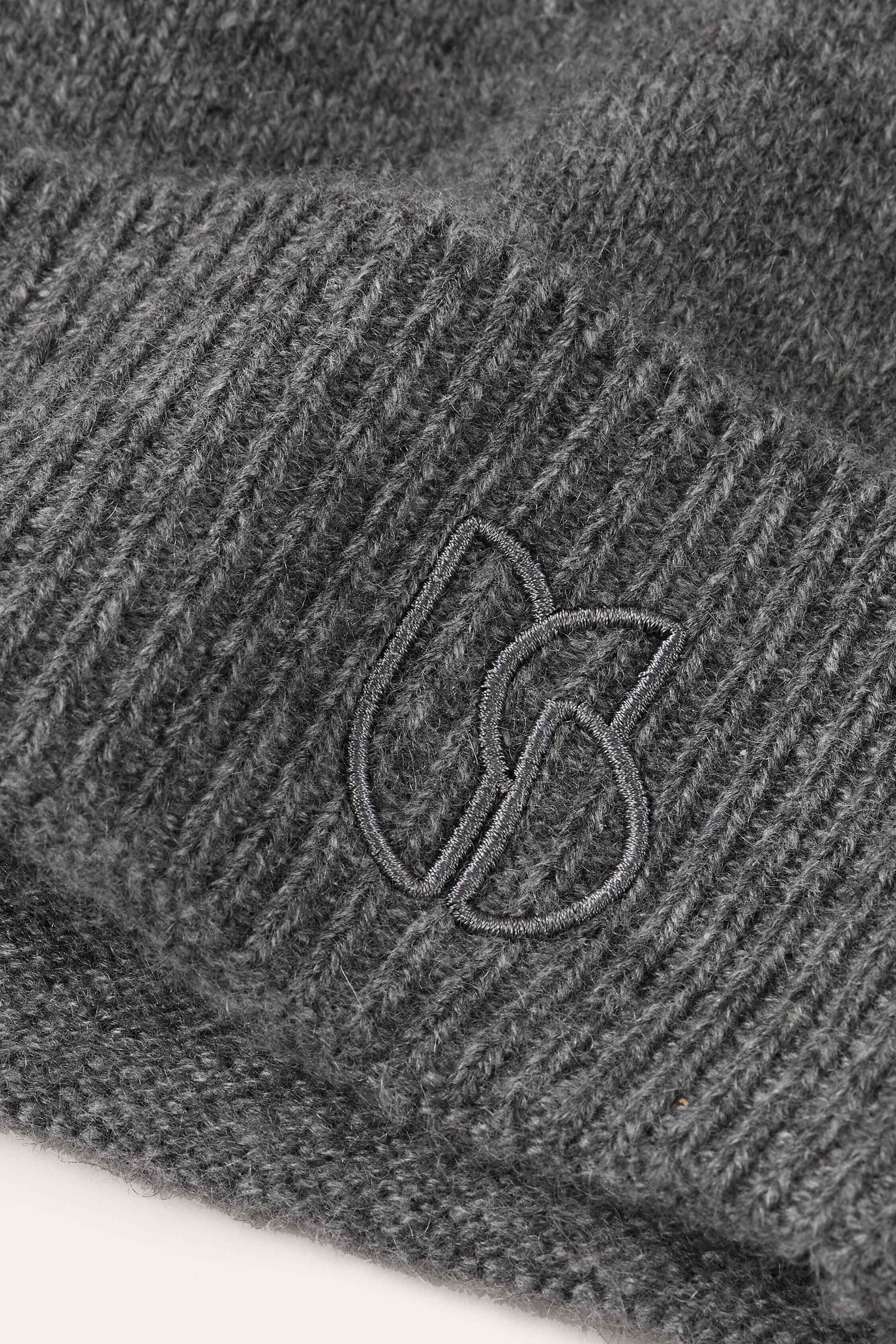 BEANIE COBO