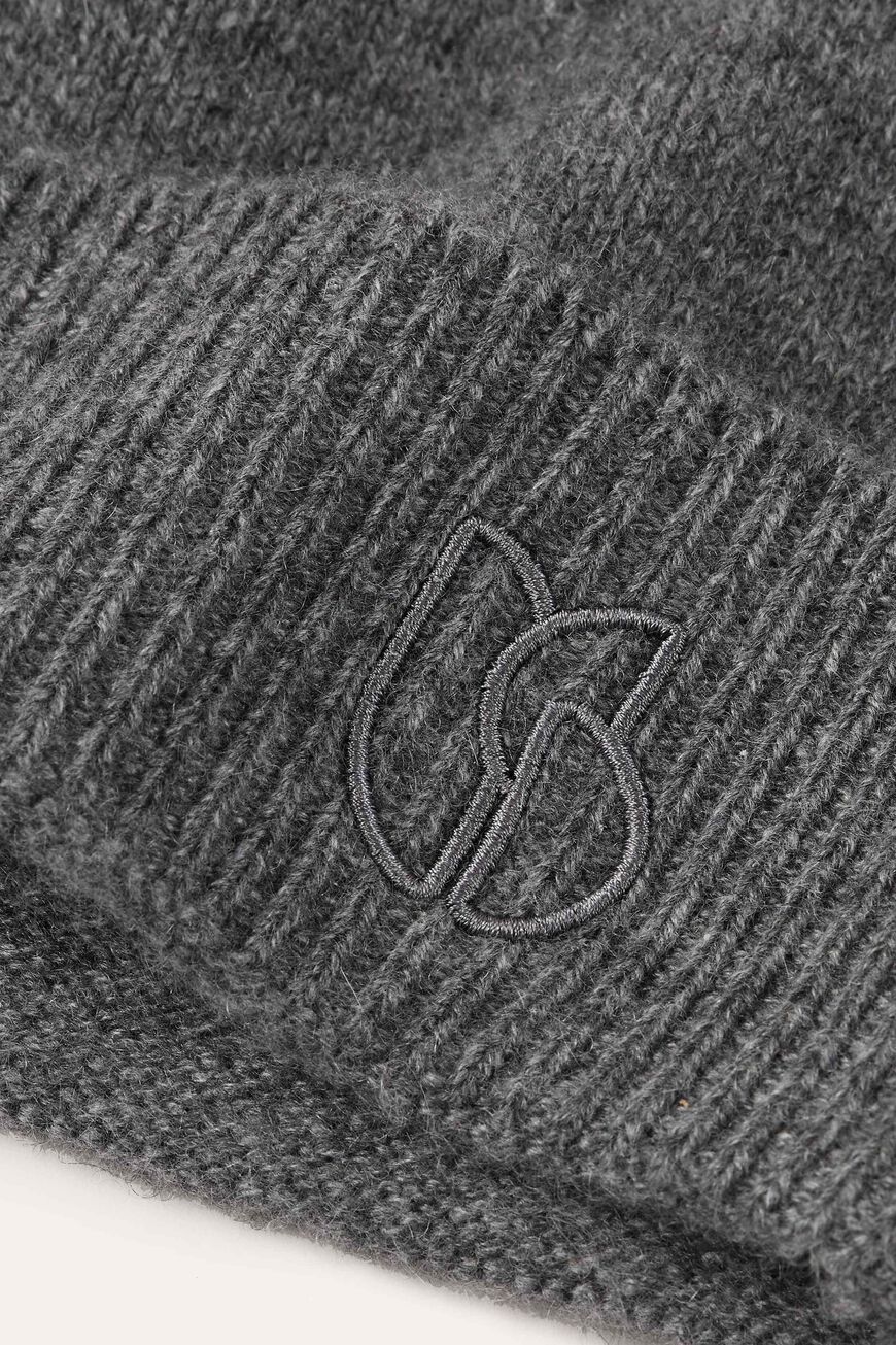 BEANIE COBO