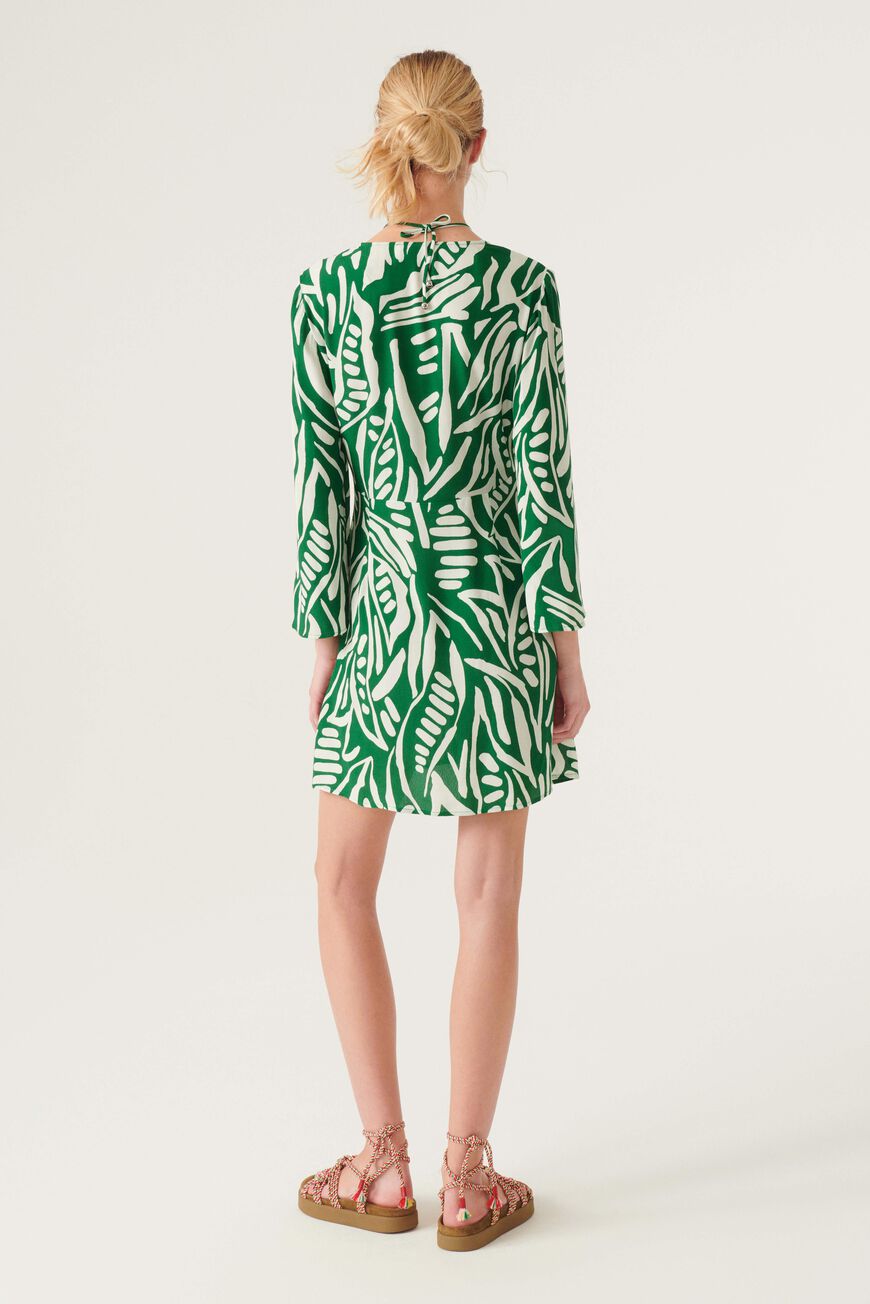 DRESS THESEE