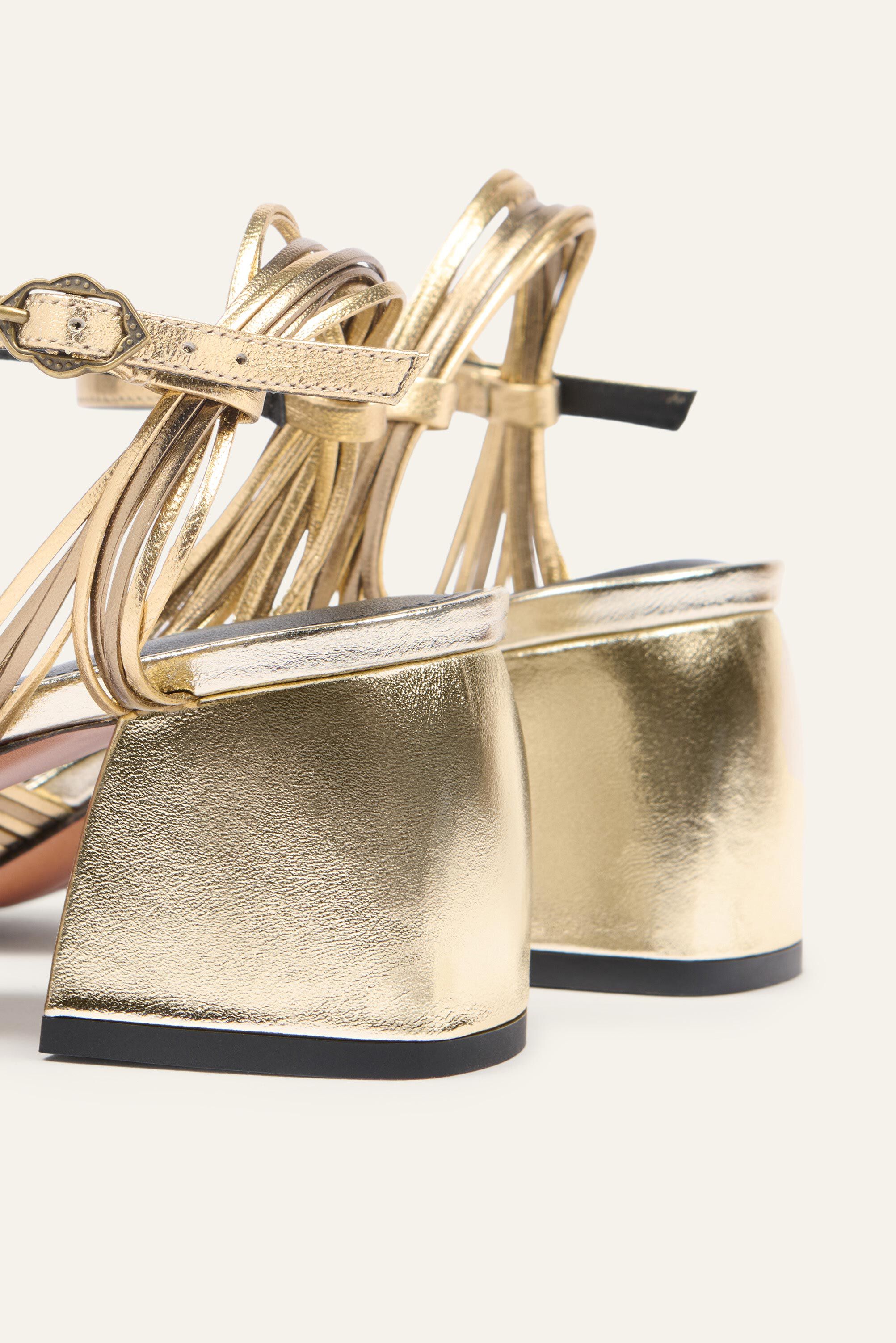 sandal CARIA