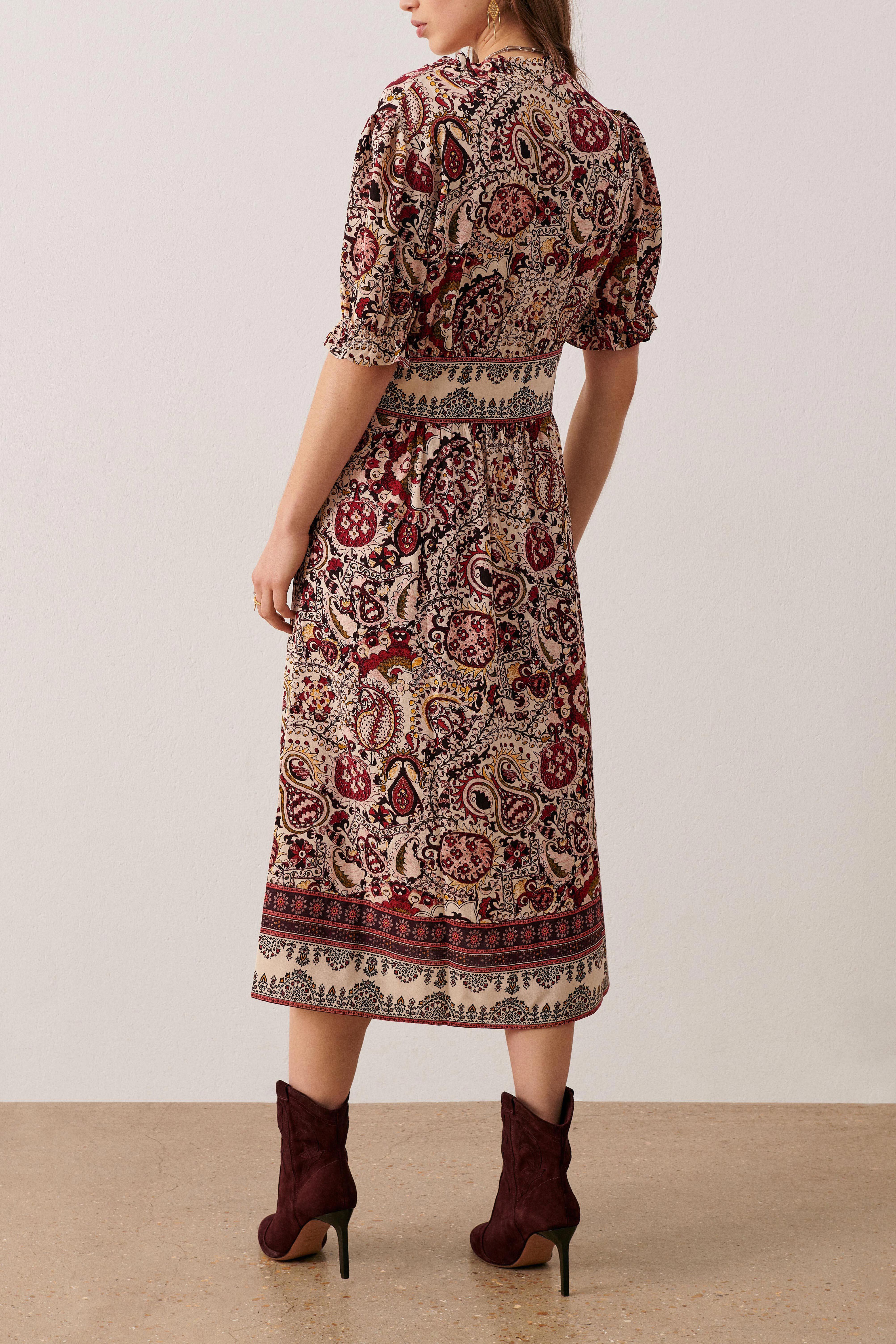 ROBE ZAEL