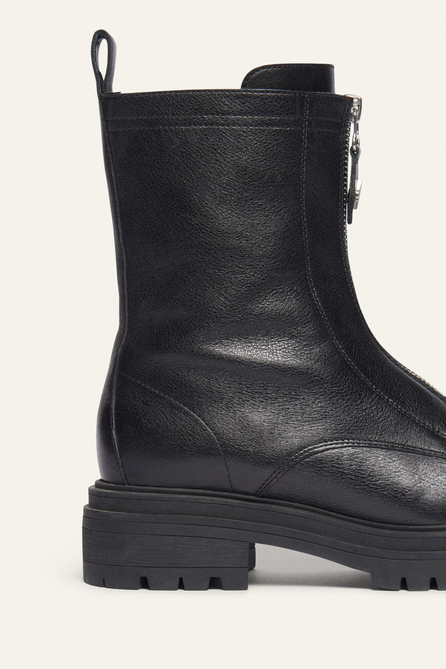 boots CARL