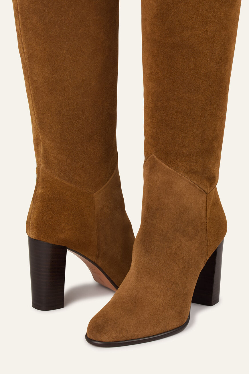 HIGH CIRY BOOTS
