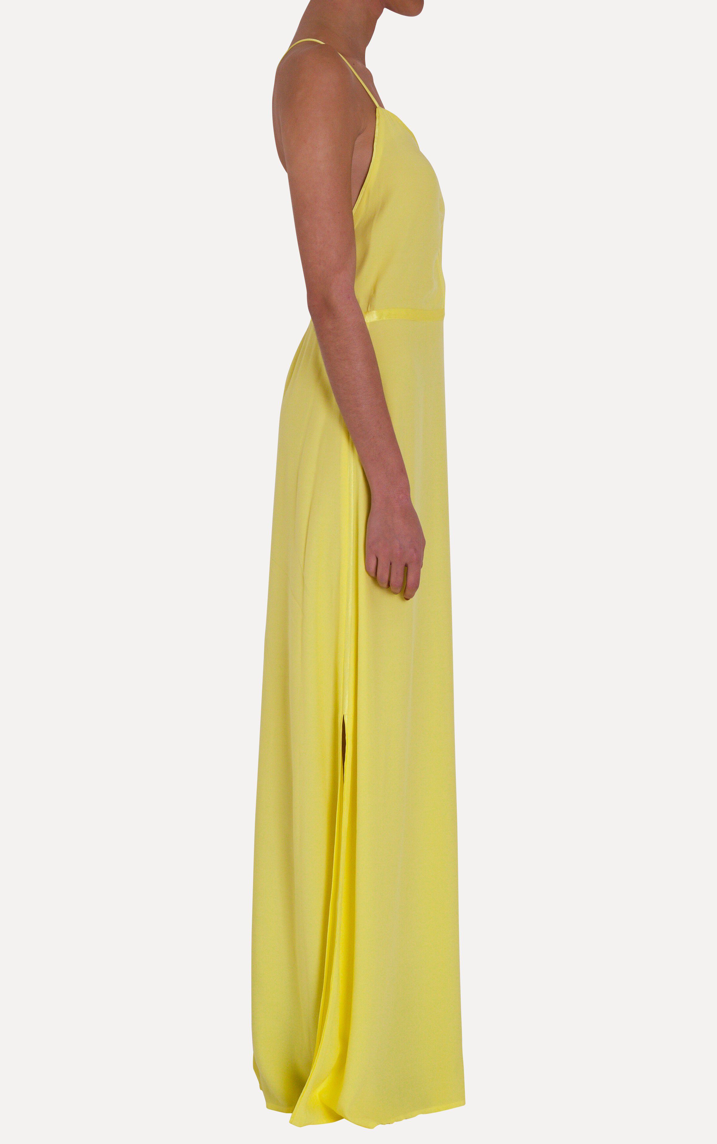 bash robe jaune