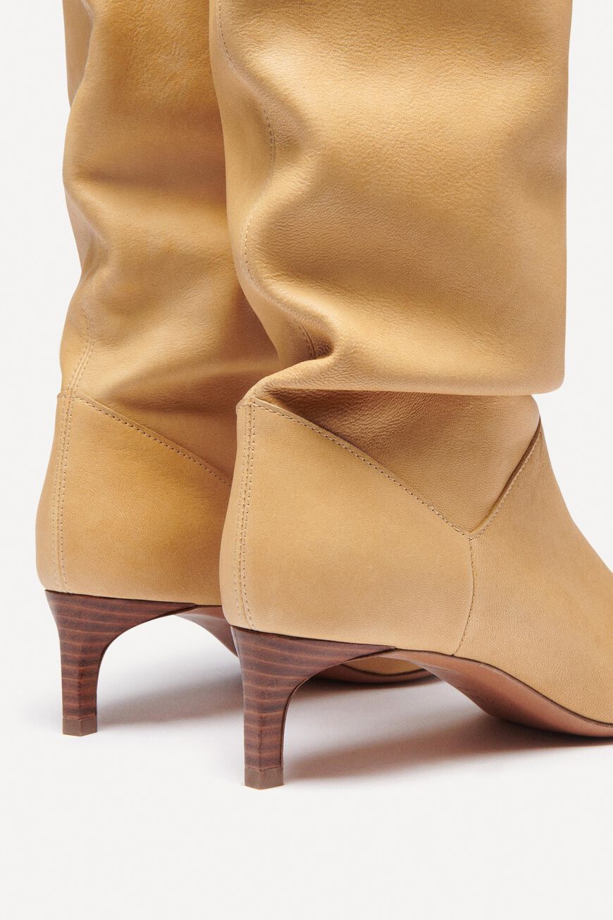BOOTS CASTA