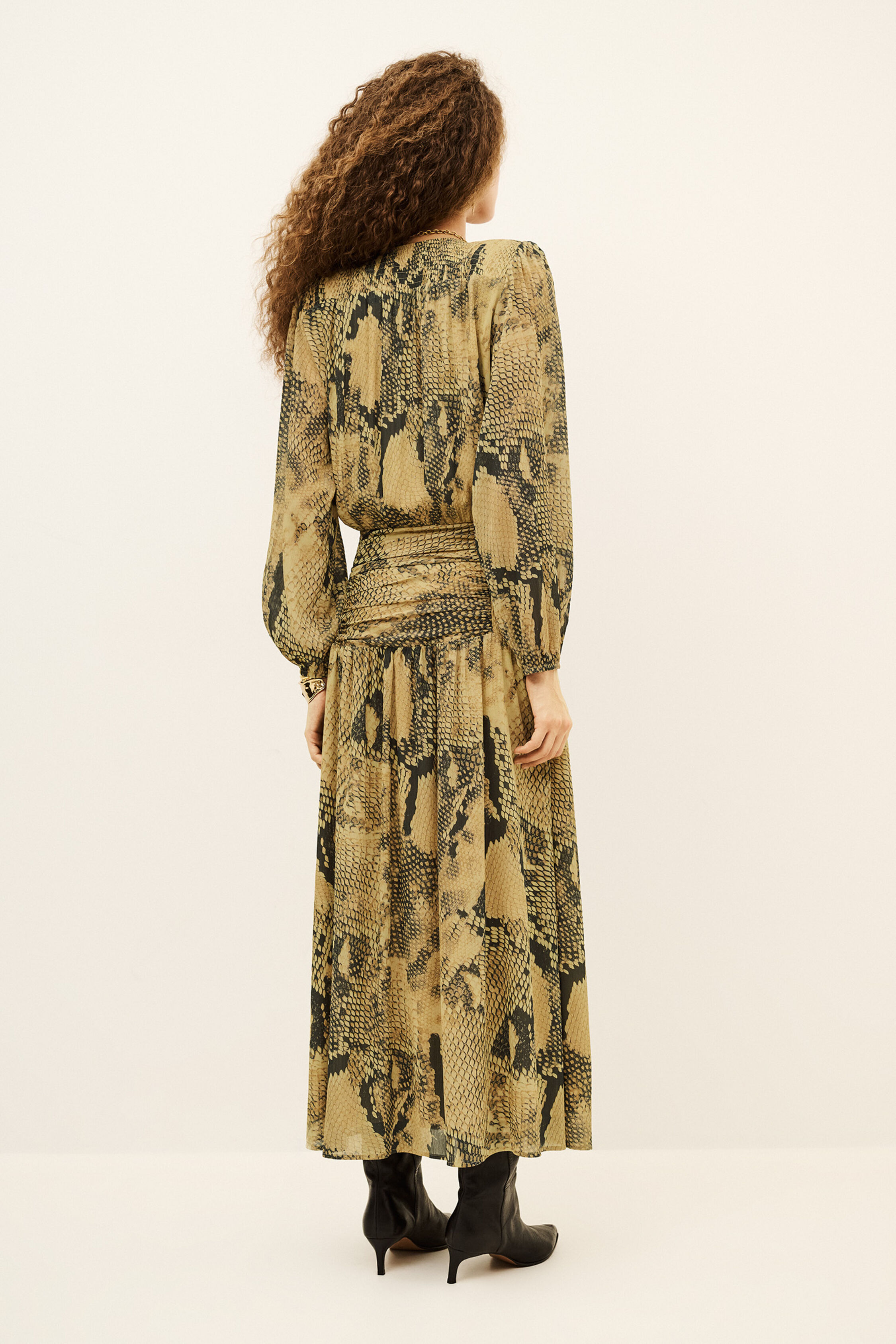 robe HOLDEA