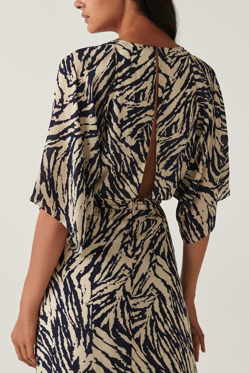 KLEID VEE