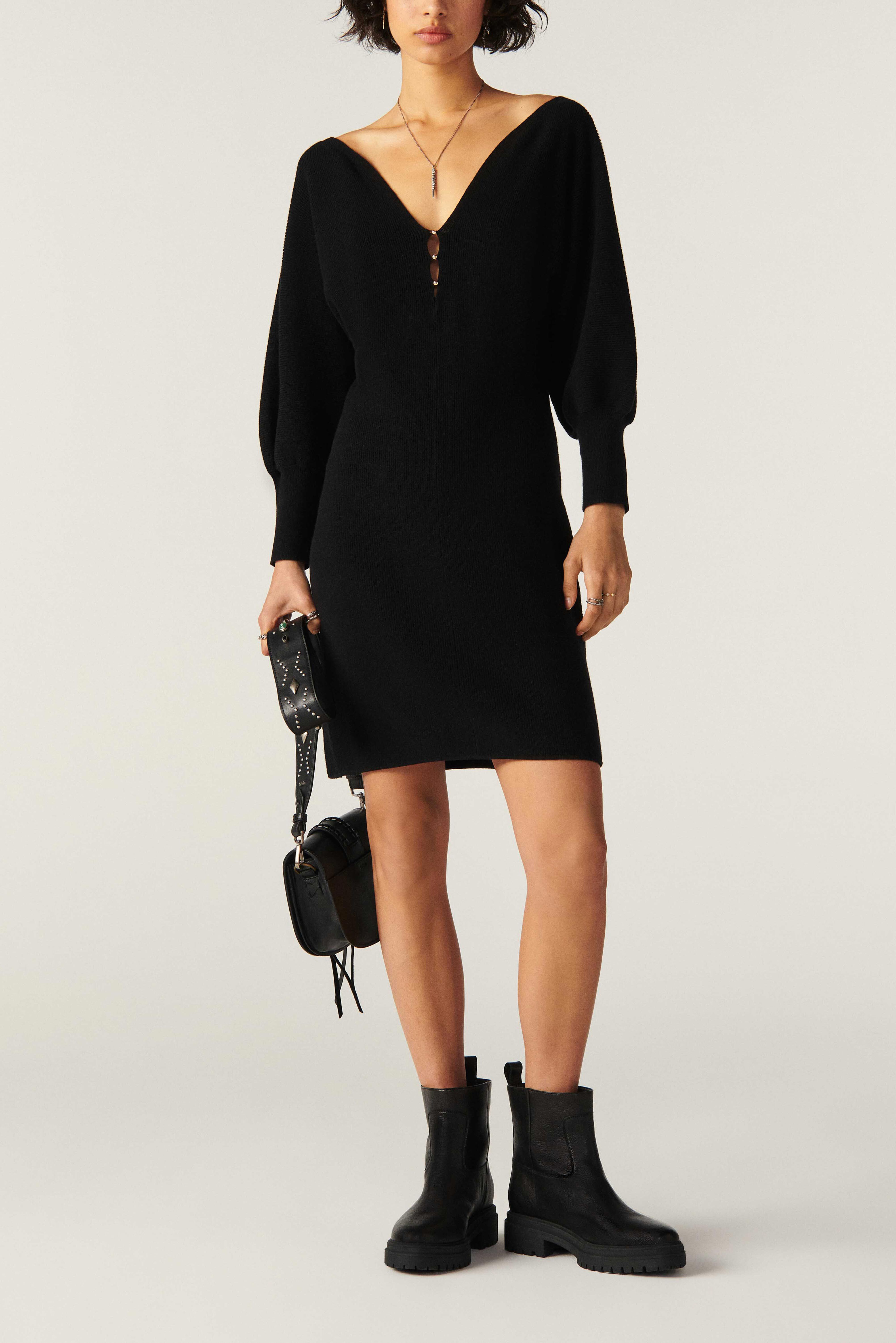 ROBE HAZIA