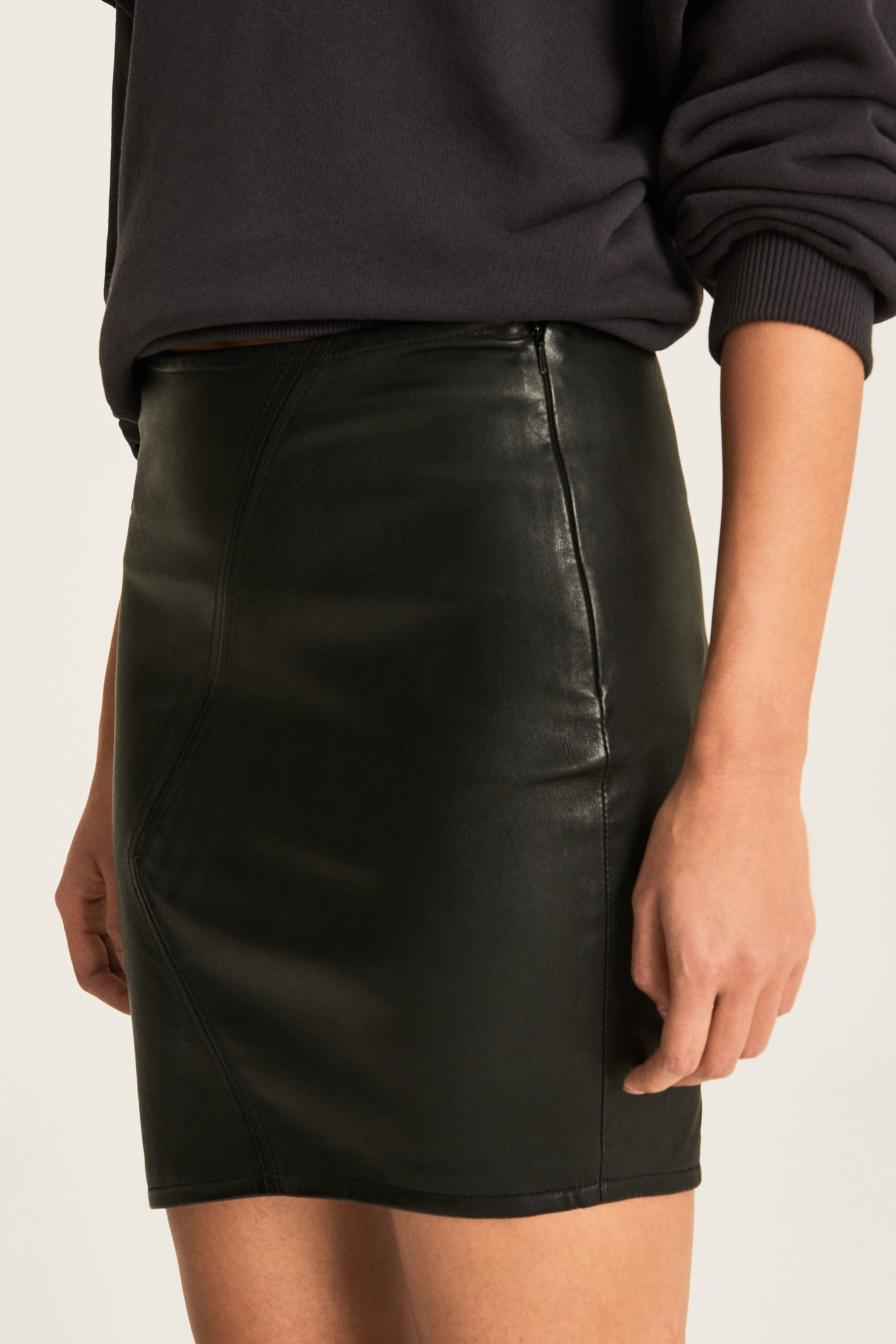 leather skirt night out outfits
