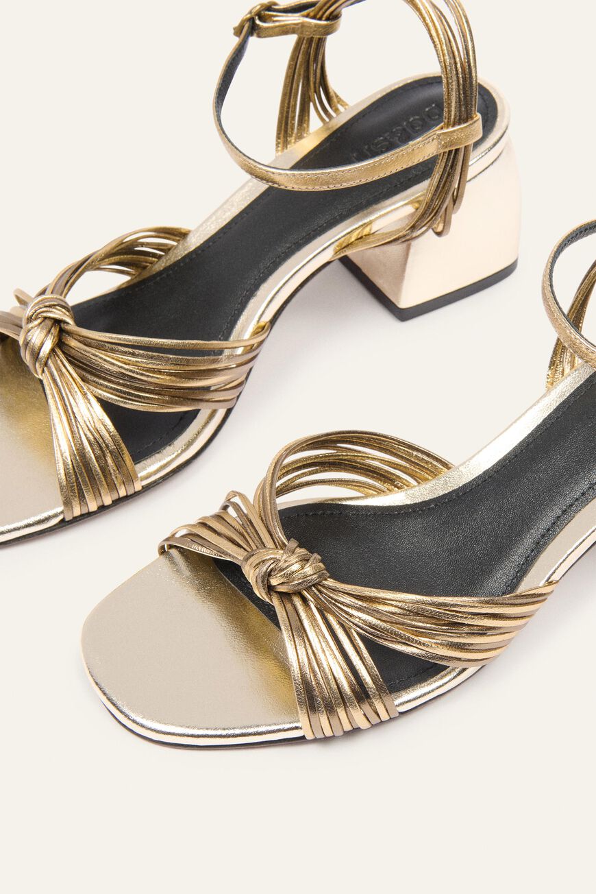 sandal CARIA