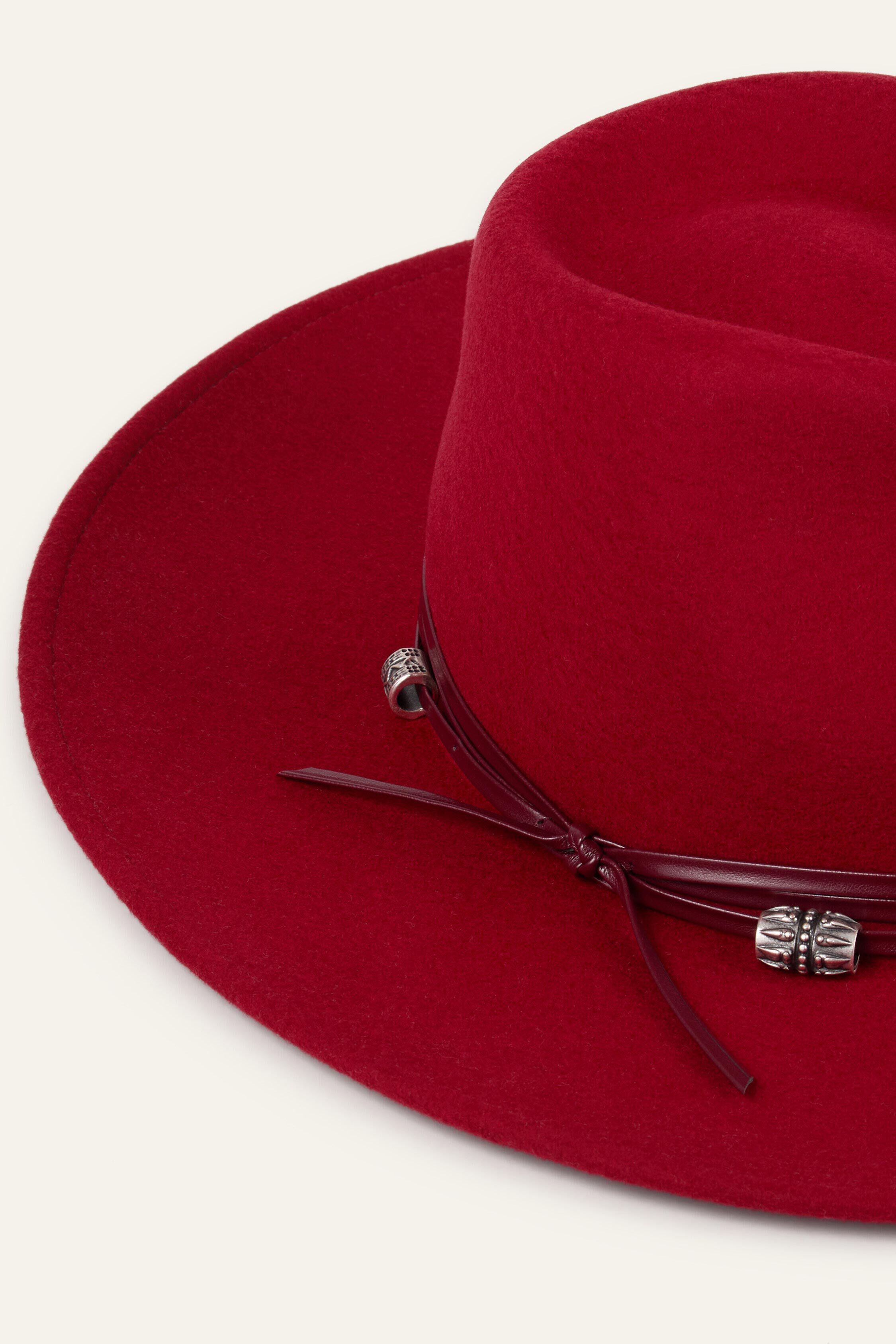hat HERNESTO