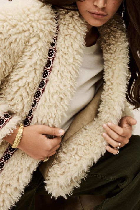 coat CAIS