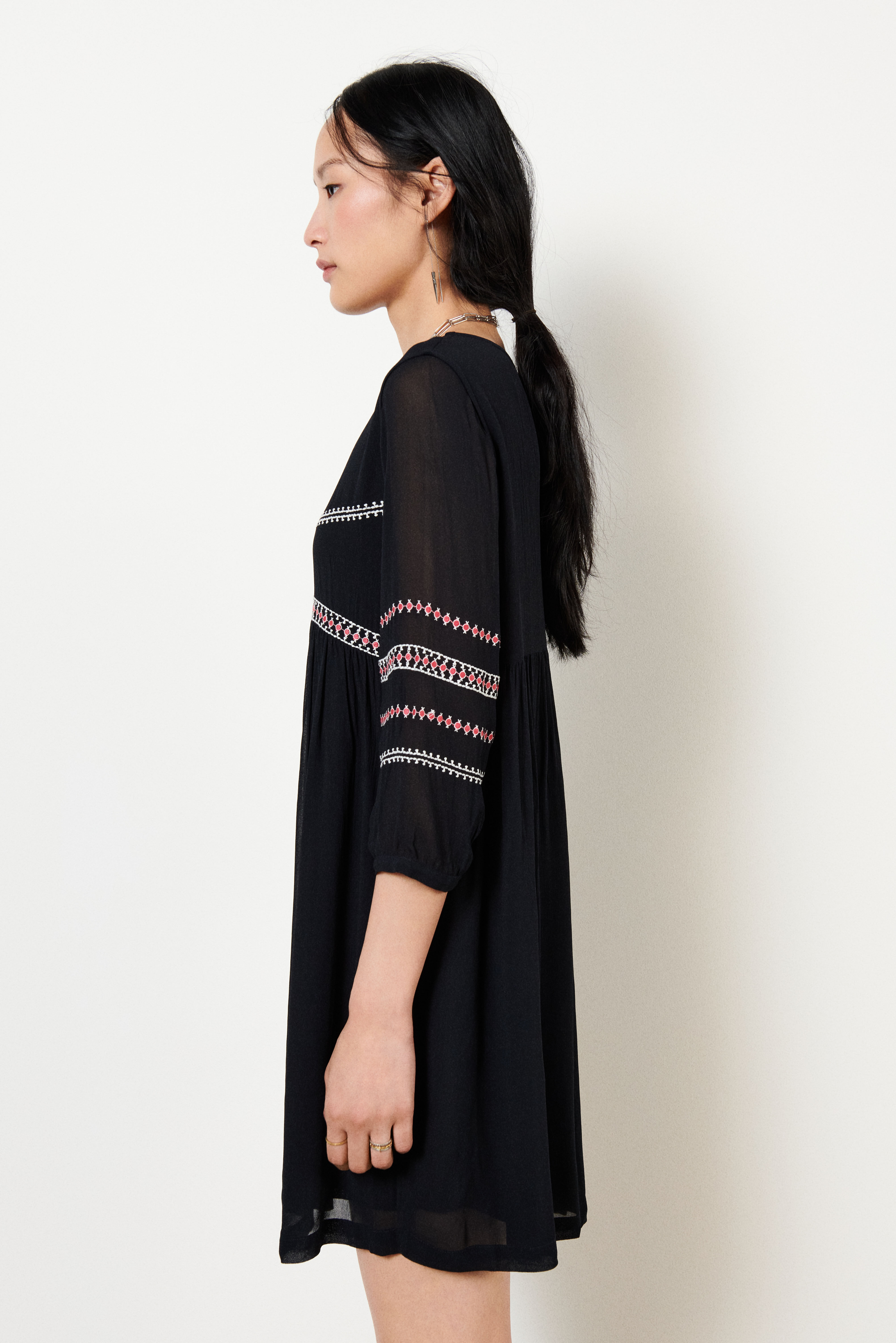 robe noire ample courte