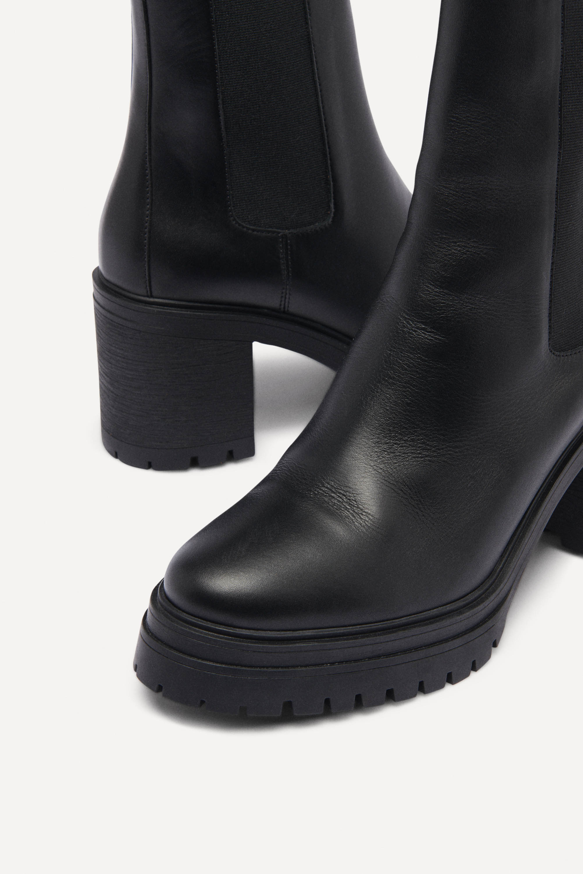 bash chelsea boots